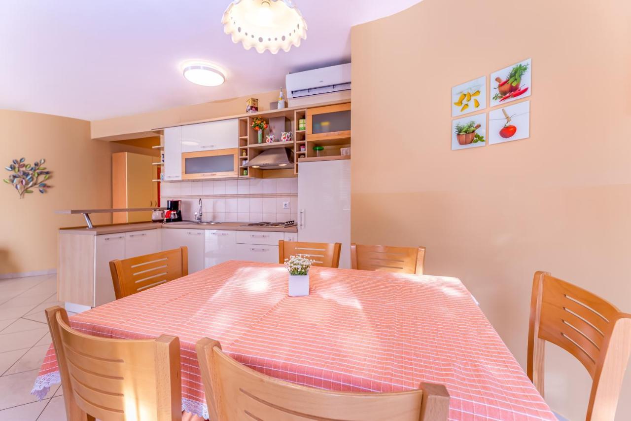Apartments Lovorka Baška Екстериор снимка