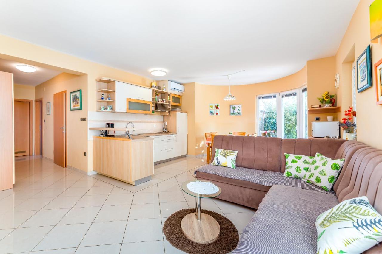 Apartments Lovorka Baška Екстериор снимка